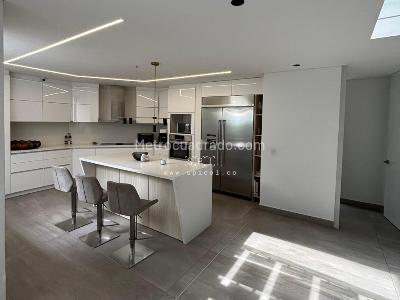Casa de 4 alcobas en venta en Las Palmas, Medellín, 630 m² · foto 2 de 20