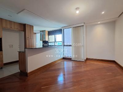 Apartamento de 2 alcobas en arriendo en El Castillo, Medellín, 180 m² · foto 2 de 20