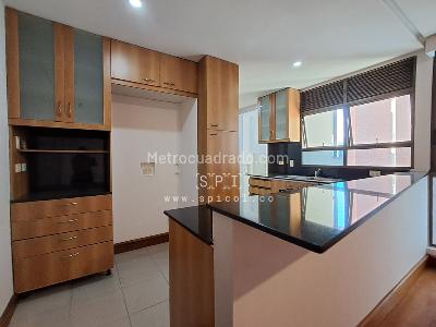 Apartamento de 2 alcobas en arriendo en El Castillo, Medellín, 180 m² · foto 5 de 20