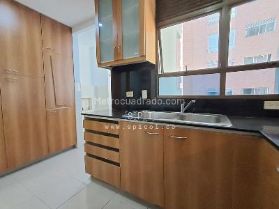 Apartamento de 2 alcobas en arriendo en El Castillo, Medellín, 180 m² · foto 6 de 20