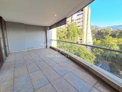 Apartamento de 2 alcobas en arriendo en El Castillo, Medellín, 180 m² · foto 8 de 20