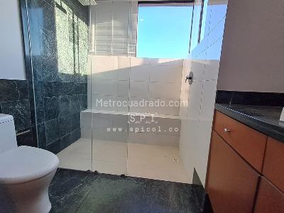 Apartamento de 2 alcobas en arriendo en El Castillo, Medellín, 180 m² · foto 13 de 20