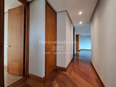 Apartamento de 2 alcobas en arriendo en El Castillo, Medellín, 180 m² · foto 17 de 20