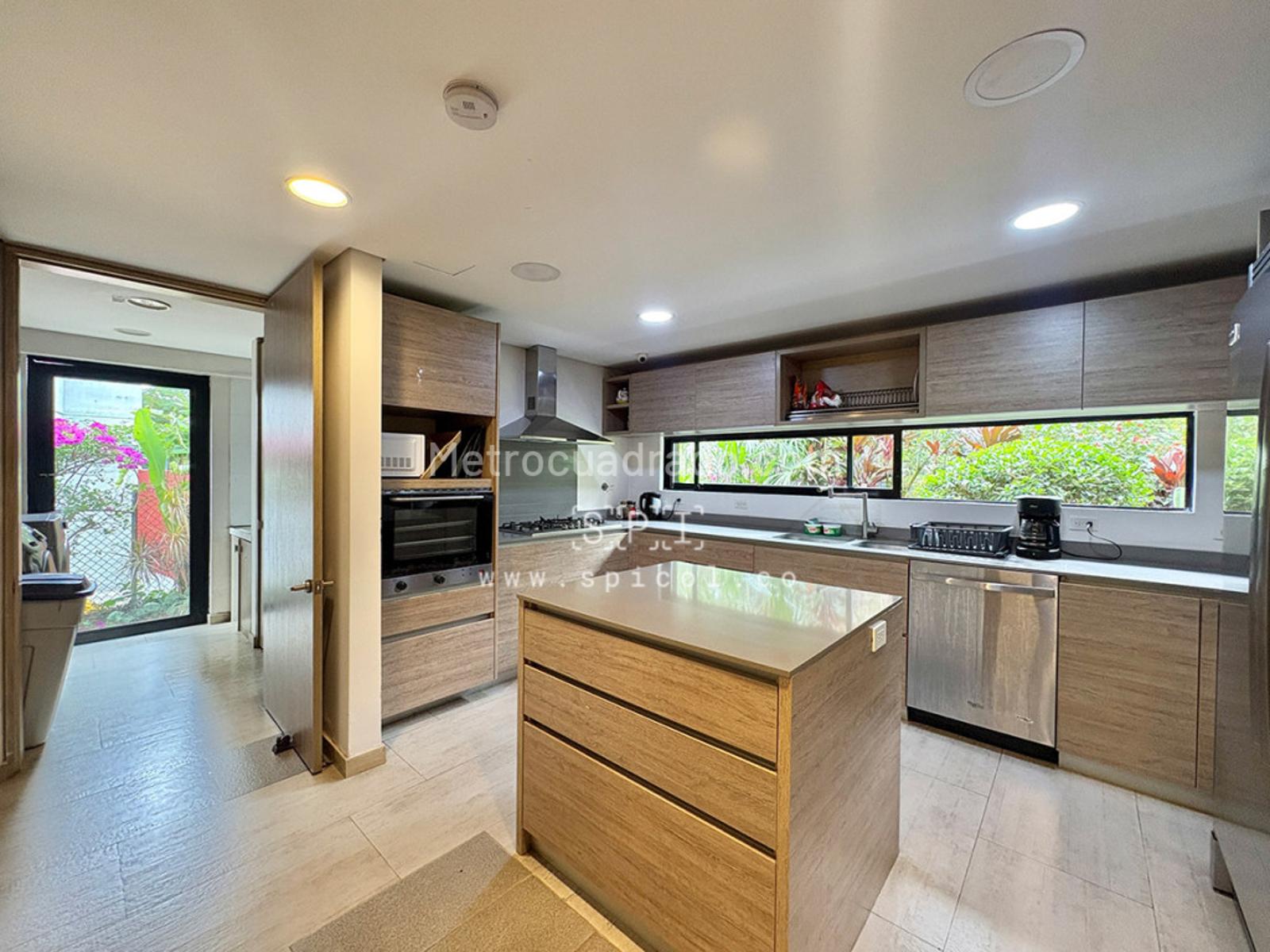 Casa de 5 habitaciones en venta en Provenza, Medellín — imagen 1 de 20