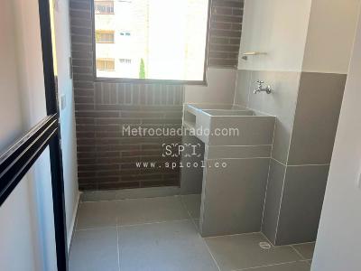 Apartamento de 2 alcobas en venta en El Nogal Laureles, Medellín, 79 m² · foto 3 de 11