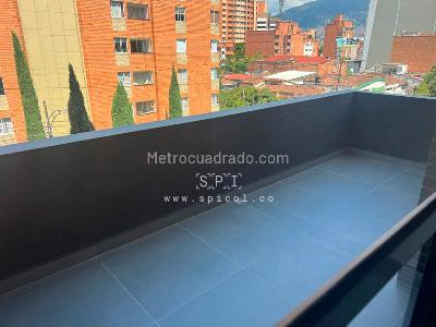 Apartamento de 2 alcobas en venta en El Nogal Laureles, Medellín, 79 m² · foto 4 de 11