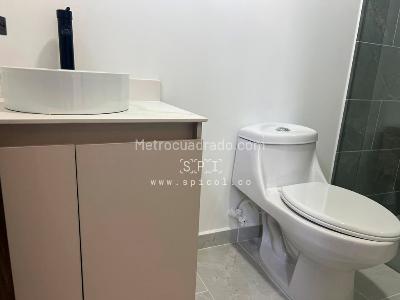 Apartamento de 2 alcobas en venta en El Nogal Laureles, Medellín, 79 m² · foto 9 de 11