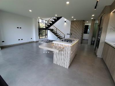 Casa de 3 alcobas en venta en Llanogrande, Rionegro, 181 m² · foto 2 de 20