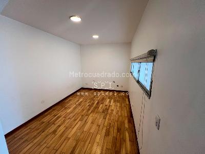 Casa de 3 alcobas en venta en Altos Del Poblado, Medellín, 200 m² · foto 3 de 19