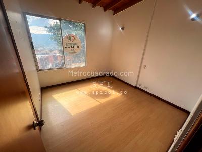 Casa de 3 alcobas en venta en Altos Del Poblado, Medellín, 200 m² · foto 8 de 19