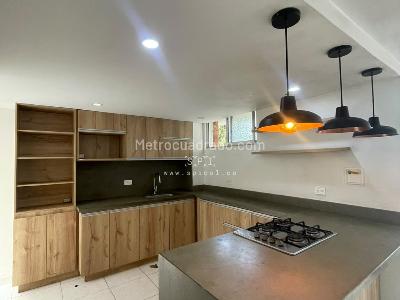 Casa de 5 alcobas en arriendo en Loma De Los Balsos, Medellín, 330 m² · foto 2 de 20