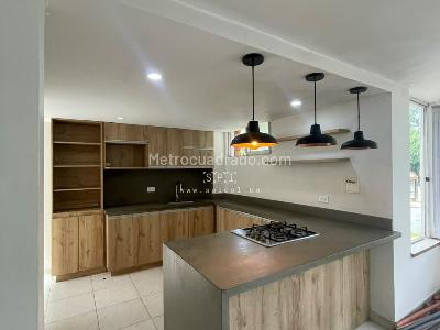 Casa de 5 alcobas en arriendo en Loma De Los Balsos, Medellín, 330 m² · foto 3 de 20