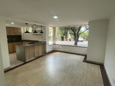 Casa de 5 alcobas en arriendo en Loma De Los Balsos, Medellín, 330 m² · foto 4 de 20