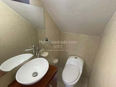 Casa de 5 alcobas en arriendo en Loma De Los Balsos, Medellín, 330 m² · foto 9 de 20
