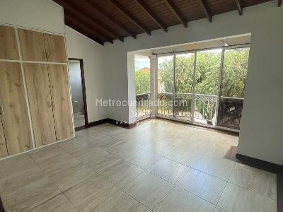Casa de 5 alcobas en arriendo en Loma De Los Balsos, Medellín, 330 m² · foto 10 de 20