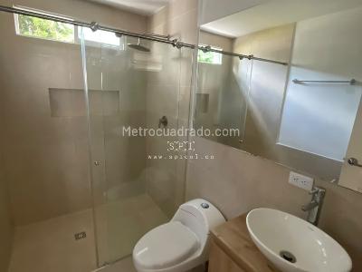 Casa de 5 alcobas en arriendo en Loma De Los Balsos, Medellín, 330 m² · foto 15 de 20