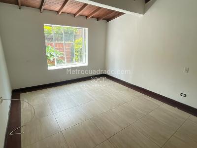 Casa de 5 alcobas en arriendo en Loma De Los Balsos, Medellín, 330 m² · foto 16 de 20