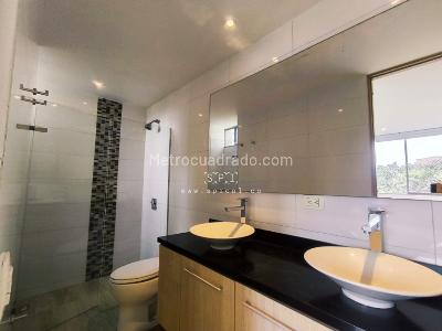 Apartamento de 3 alcobas en arriendo en Loma De Los Balsos, Medellín, 100 m² · foto 17 de 19