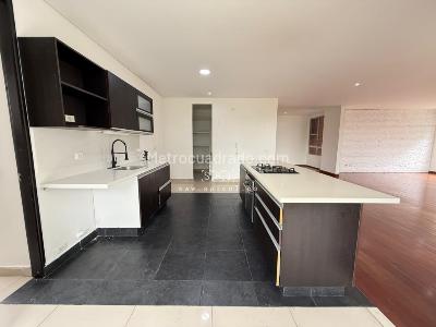 Apartamento de 3 alcobas en venta en El Poblado, Medellín, 250 m² · foto 2 de 20