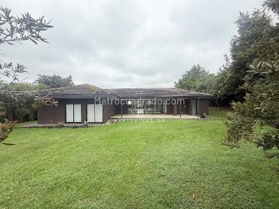 Casa de 3 alcobas en venta en Alto De Palmas, Envigado, 360 m² · foto 1 de 17