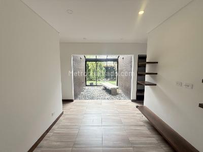 Casa de 3 alcobas en venta en Alto De Palmas, Envigado, 360 m² · foto 4 de 17