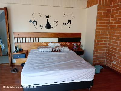 Casa de 4 alcobas en venta en Aves Maria, Sabaneta, 217 m² · foto 2 de 17