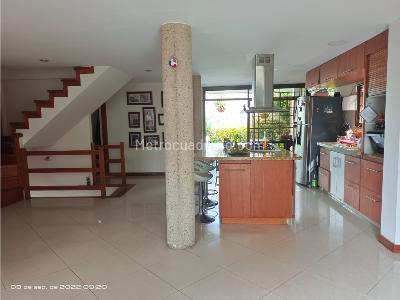 Casa de 4 alcobas en venta en Aves Maria, Sabaneta, 217 m² · foto 5 de 17