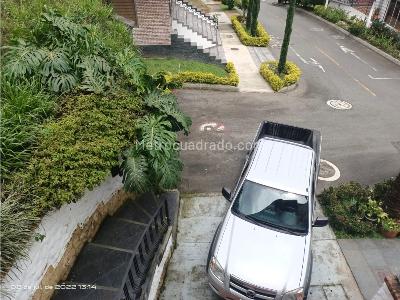 Casa de 4 alcobas en venta en Aves Maria, Sabaneta, 217 m² · foto 14 de 17