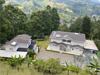 Casa de 4 alcobas en venta en La Estrella, Medellín, 540 m² · foto 1 de 20