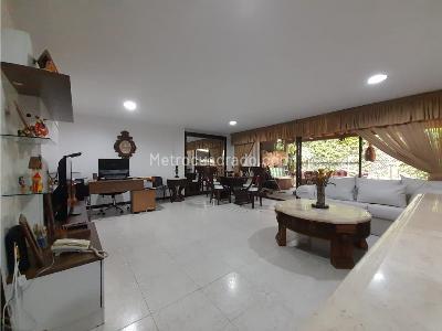 Casa de 4 alcobas en venta en Loma De Las Brujas, Envigado, 162 m² · foto 2 de 11