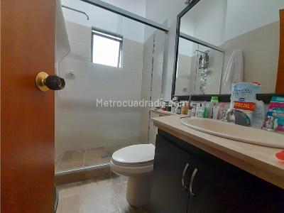 Casa de 4 alcobas en venta en Loma De Las Brujas, Envigado, 162 m² · foto 10 de 11