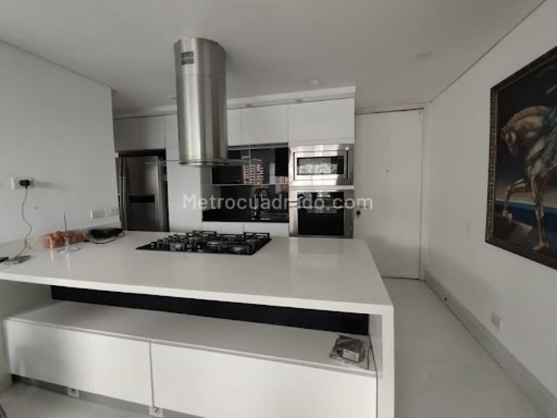 Modern 3BR Apartment in La Abadía (170 m²) - 2