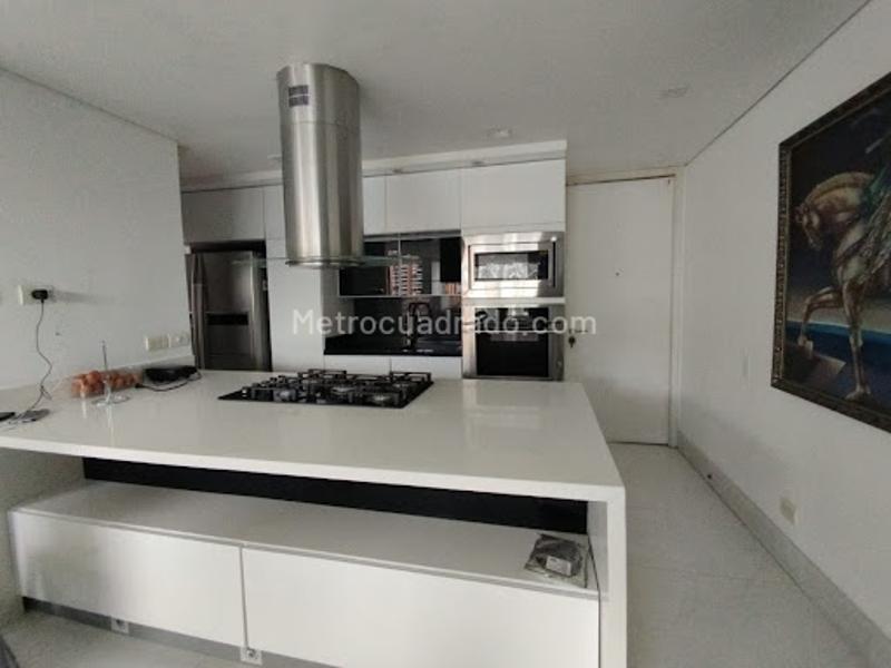 Modern 3BR Apartment in La Abadía (170 m²) - 3