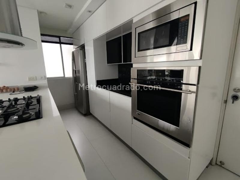 Modern 3BR Apartment in La Abadía (170 m²) - 4