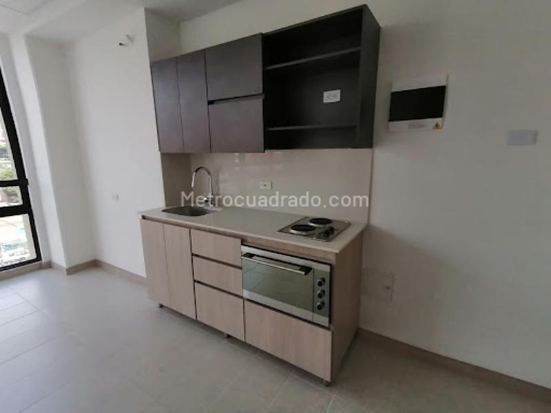 Modern Office Space on Avenida 80 in La Floresta, Medellín - 5