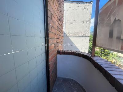 Apartamento de 4 alcobas en arriendo en La Castellana, Medellín, 84 m² · foto 3 de 20