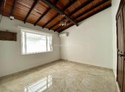 Casa de 5 alcobas en arriendo en Laureles Medellin, Medellín, 230 m² · foto 9 de 13