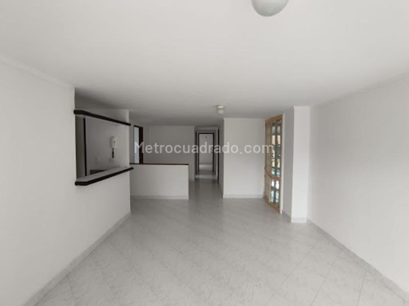 Spacious 3BR Apartment in Laureles Medellin - 2