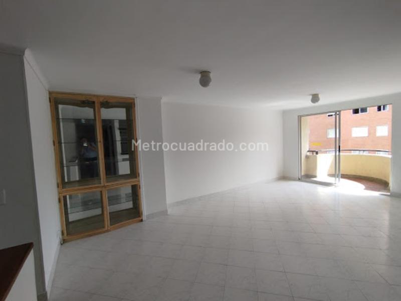 Spacious 3BR Apartment in Laureles Medellin - 4