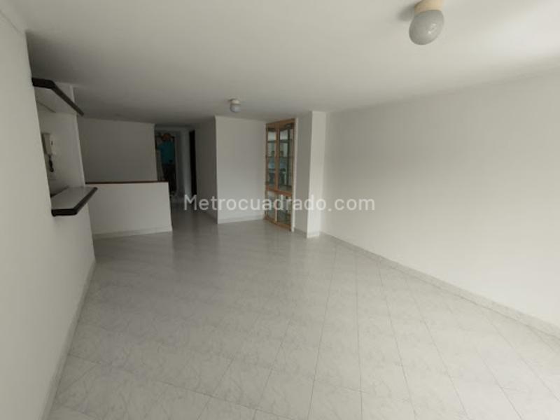 Spacious 3BR Apartment in Laureles Medellin - 7