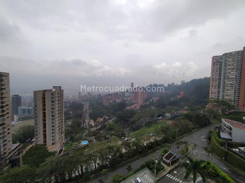 Luxury 3BR Apartment in Altos Del Poblado Cola Del Zorro