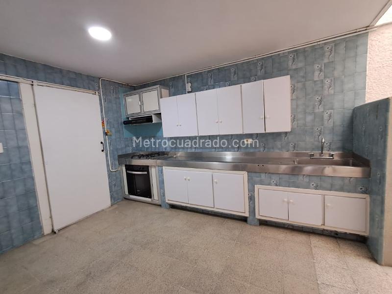 Prime Location 4BR House in Los Colores