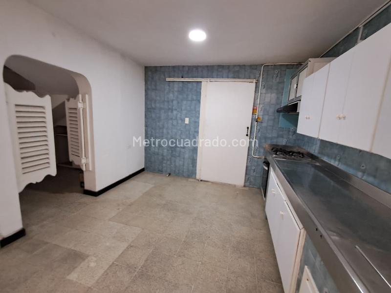 Prime Location 4BR House in Los Colores - 2