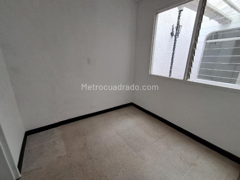 Prime Location 4BR House in Los Colores - 3