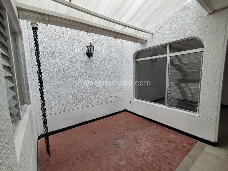 Prime Location 4BR House in Los Colores - 5