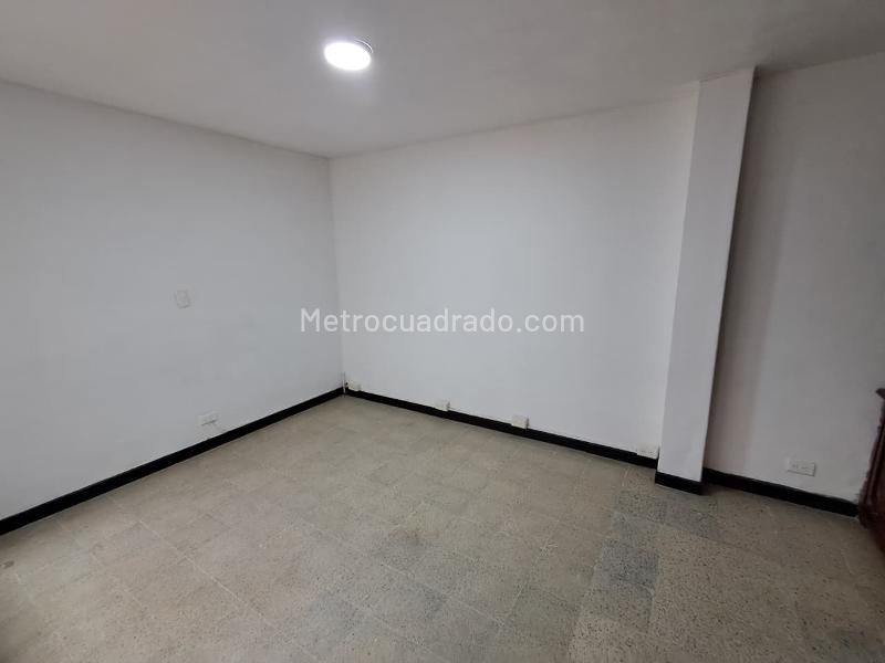 Prime Location 4BR House in Los Colores - 6