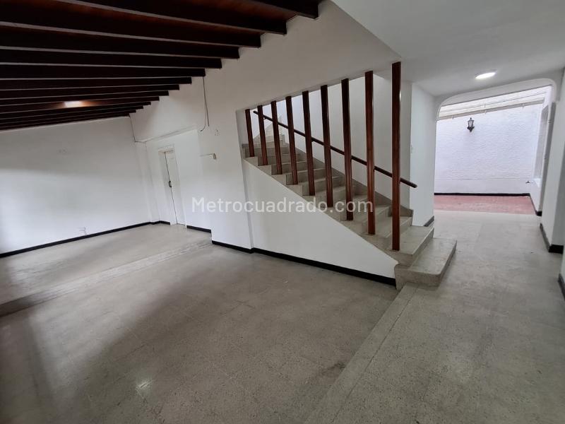 Prime Location 4BR House in Los Colores - 9