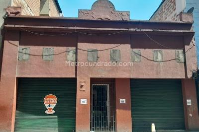 Casa de 5 alcobas en arriendo en Villa Nueva, Medellín, 310 m² · foto 1 de 20