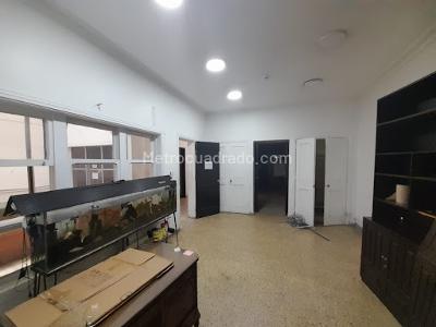 Casa de 5 alcobas en arriendo en Villa Nueva, Medellín, 310 m² · foto 5 de 20