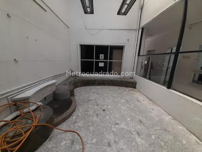 Casa de 5 alcobas en arriendo en Villa Nueva, Medellín, 310 m² · foto 8 de 20